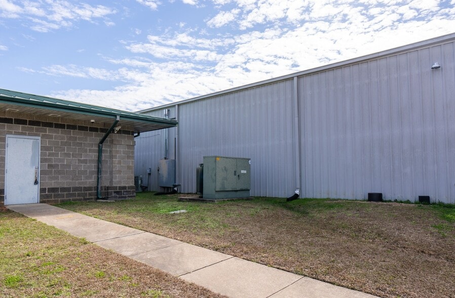 More Photos Of 135 Industrial Dr N, Madison Warehouse For Sale