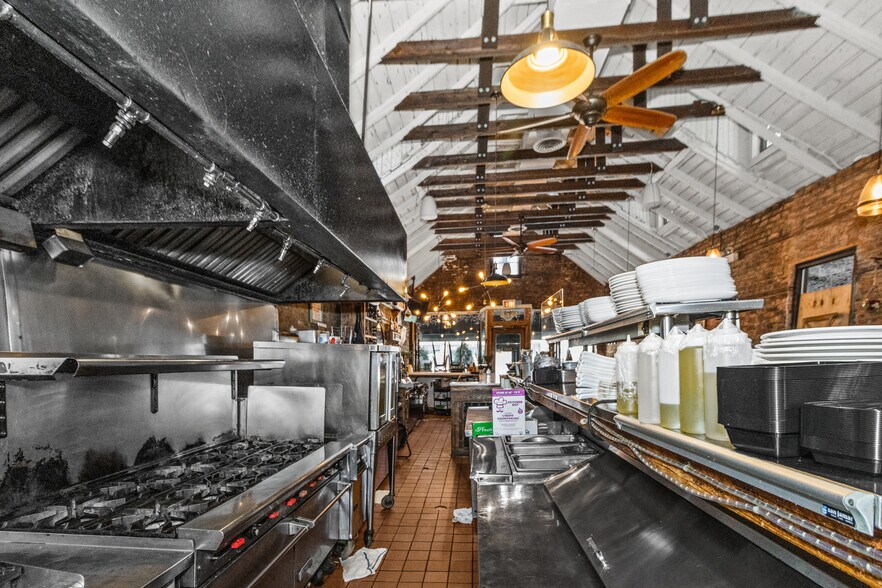 More Photos Of 1653-1655 W Cortland St, Chicago Storefront For Lease