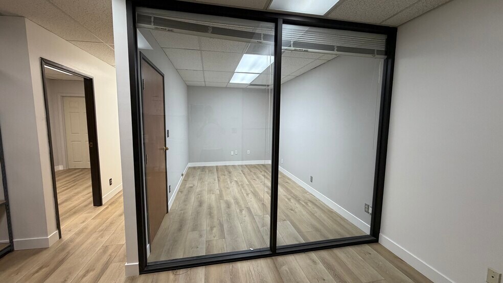 More Photos Of 30423 Canwood St, Agoura Hills Office For Sale