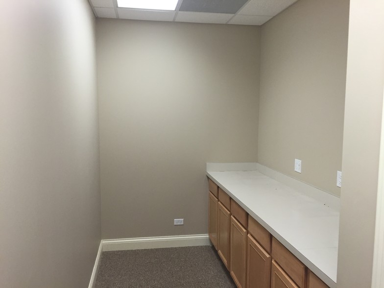 More Photos Of 1421-1431 McHenry Rd, Buffalo Grove Office For Sale