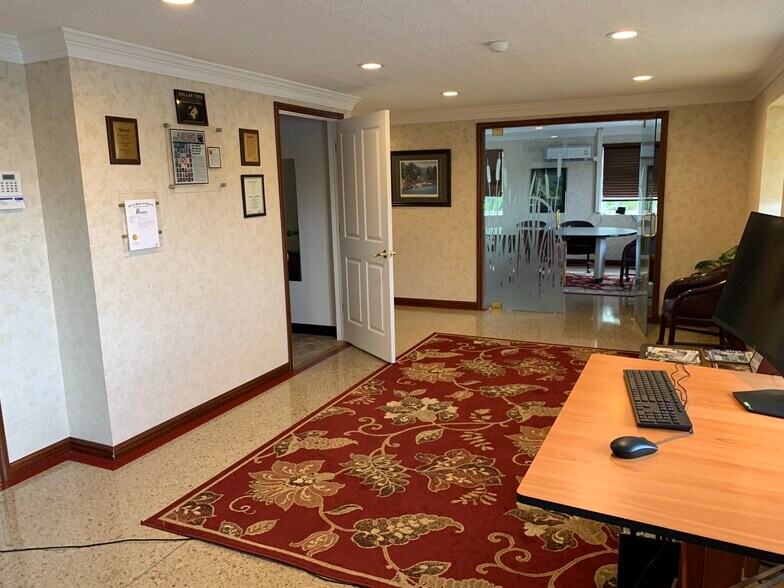 More Photos Of 32961 Pin Oak Pky, Avon Lake Flex For Sale