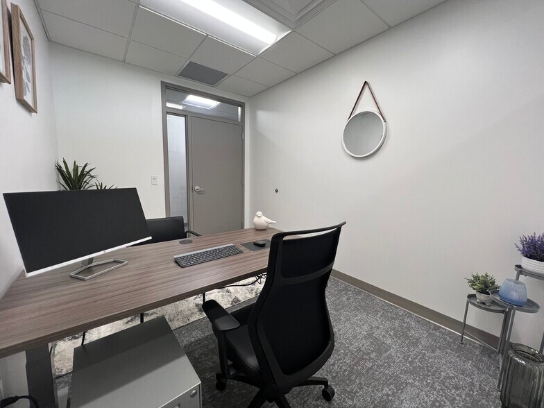 More Photos Of 214 Overlook Cir, Brentwood Office For Sale