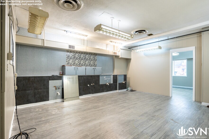 More Photos Of 1039 N Limestone, Lexington General Retail For Lease