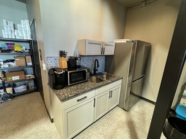 More Photos Of 7637 Fm 3009, Schertz Light Distribution For Sale