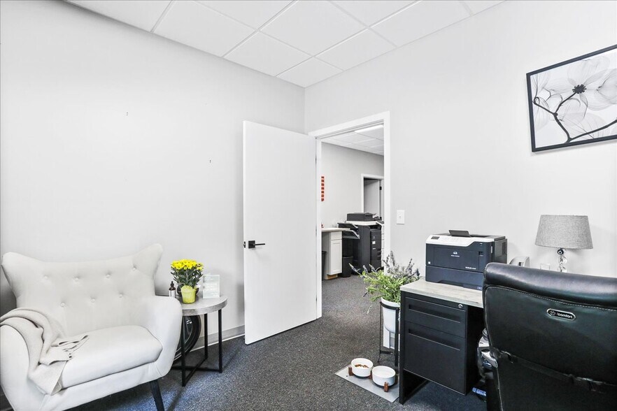 More Photos Of 127 Crimson Cir, Martinsburg Medical For Lease