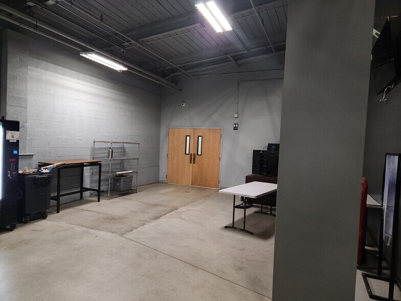 More Photos Of 340 McKinstry Ave, Chicopee Manufacturing For Lease