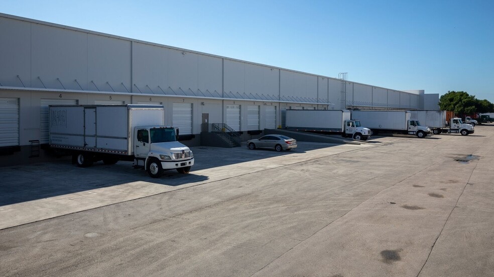 More Photos Of 10913 NW 30th St, Miami Warehouse For Lease