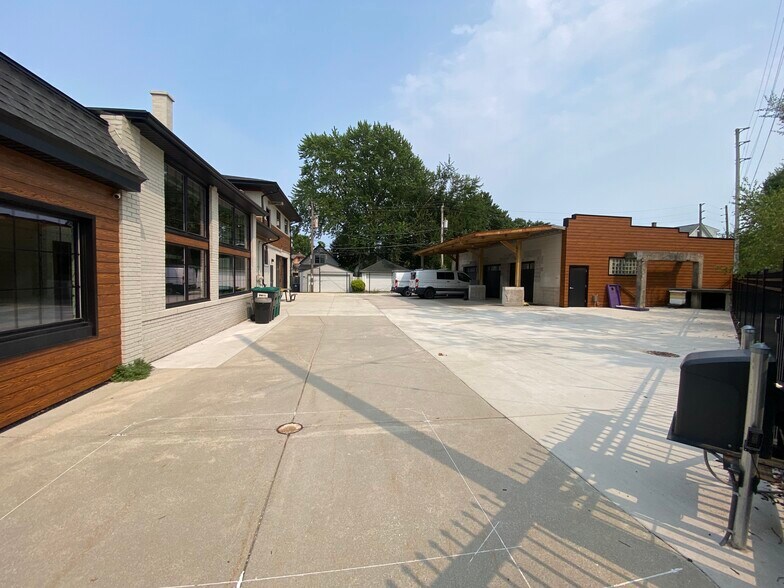 More Photos Of 3178 N Fratney St, Milwaukee Flex For Lease