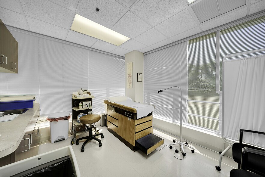 More Photos Of 350 N Pine Island Rd, Plantation Medical For Lease