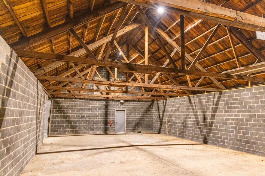 More Photos Of 1020 E Whitaker Mill Rd, Raleigh Warehouse For Lease