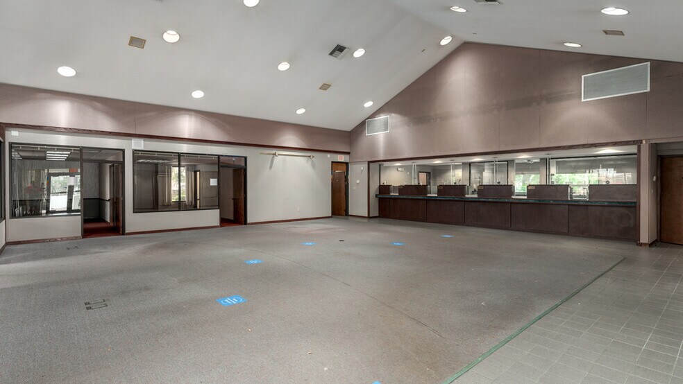 More Photos Of 201 S Nova Rd, Ormond Beach Bank For Lease