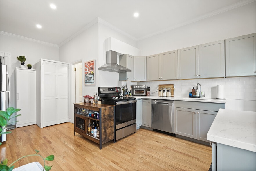 More Photos Of 24 Hoyt St, Stamford Apartments For Sale