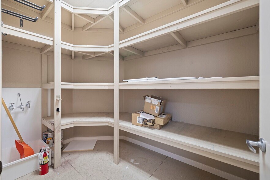 More Photos Of 1600 W University Ave, Flagstaff Medical For Sale