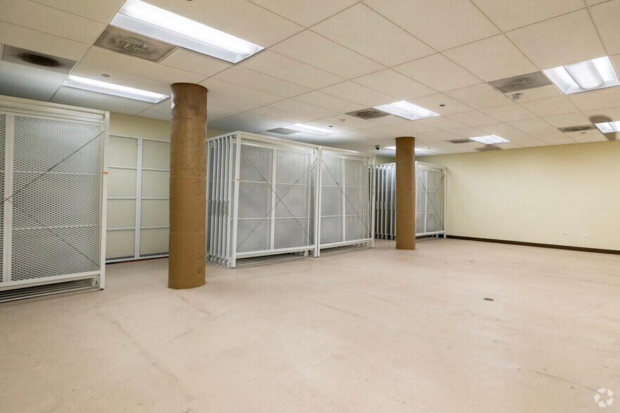 More Photos Of 1821 W Berteau Ave, Chicago Loft Creative Space For Sale