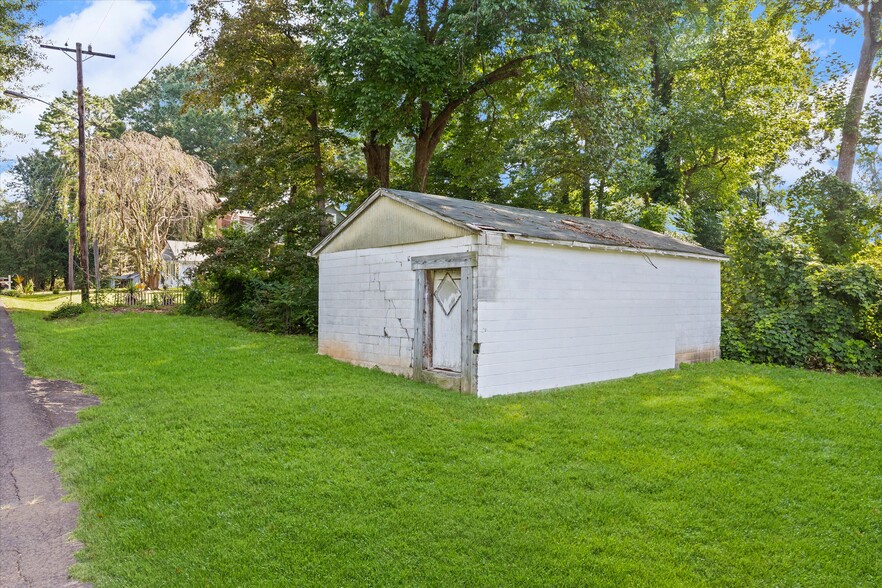 More Photos Of 8140 Mount Holly Rd, Charlotte General Retail For Sale