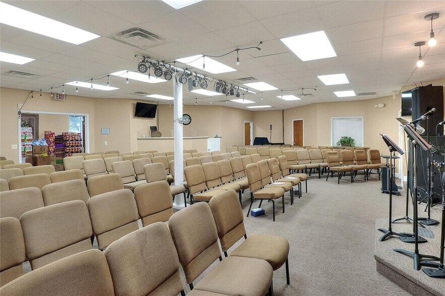 More Photos Of 1503 6th St SE, Winter Haven Storefront Retail Office For Sale