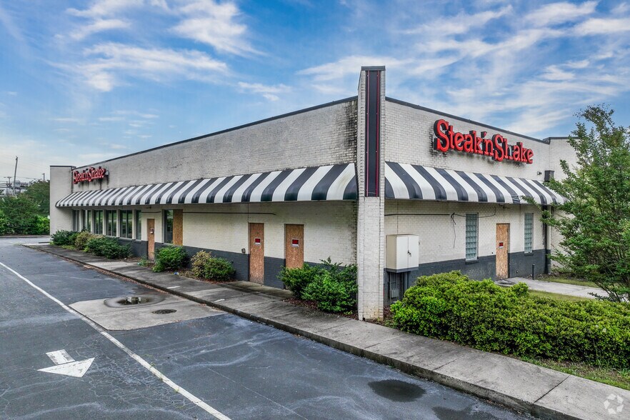 More Photos Of 4684 N Patterson Ave, Winston-Salem Restaurant For Sale