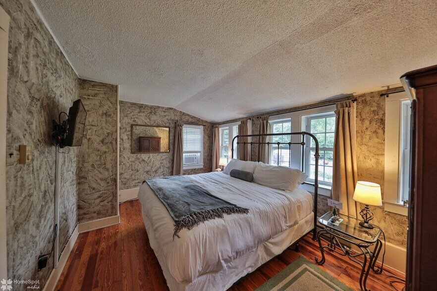 More Photos Of 2468 Route 390, Canadensis Hospitality For Sale