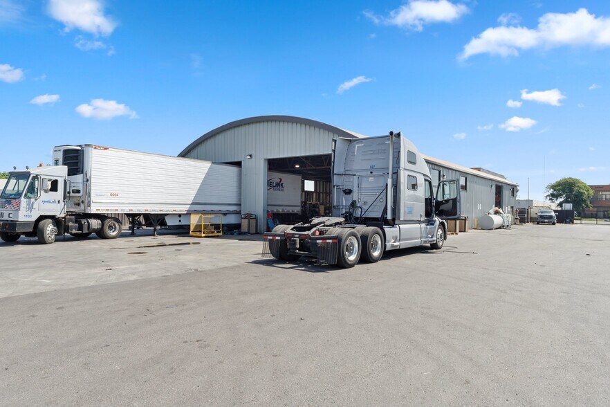 More Photos Of 4451 N Brawley Ave, Fresno Warehouse For Sale