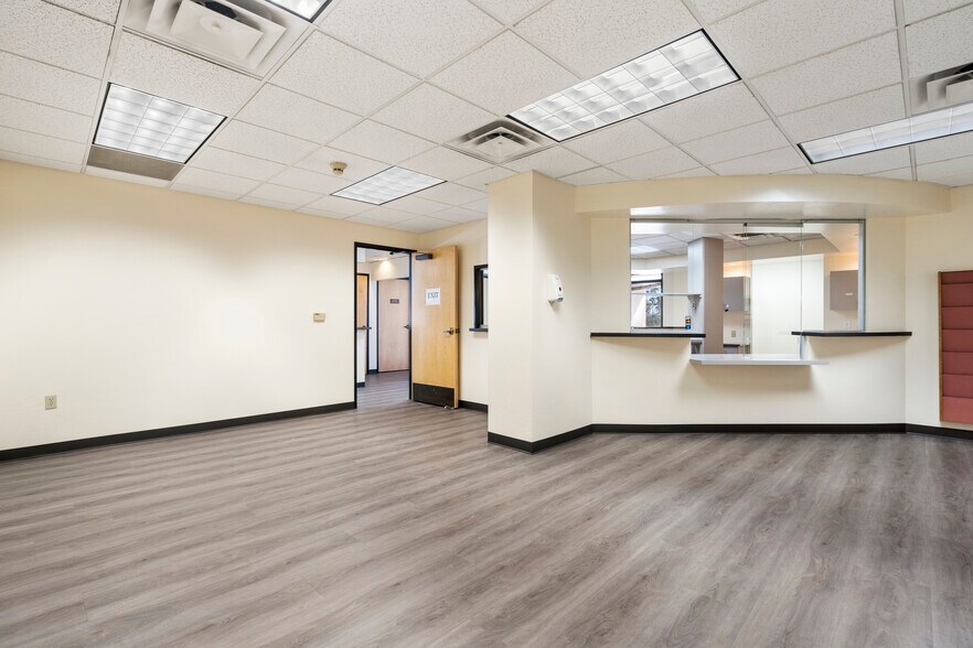 More Photos Of 6707 N 19th Ave, Phoenix Medical For Lease