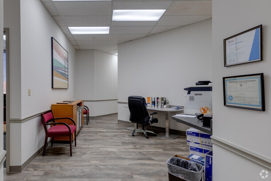 More Photos Of 6846 S Canton Ave, Tulsa Unknown For Lease