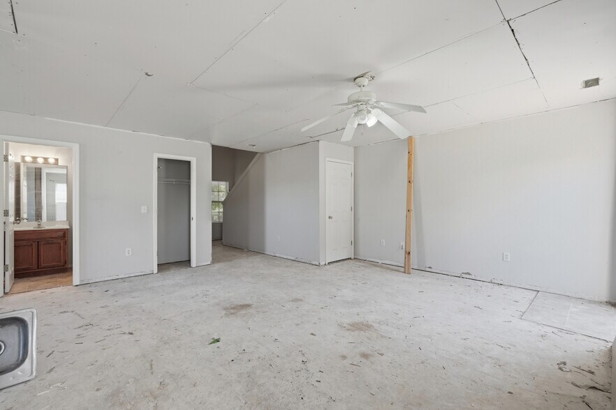 More Photos Of 3403 SW Deerfield Blvd, Bentonville Multifamily For Sale