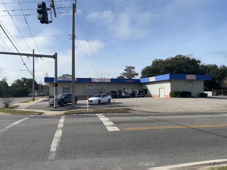 More Photos Of 1906 Parental Home Rd, Jacksonville Storefront For Sale