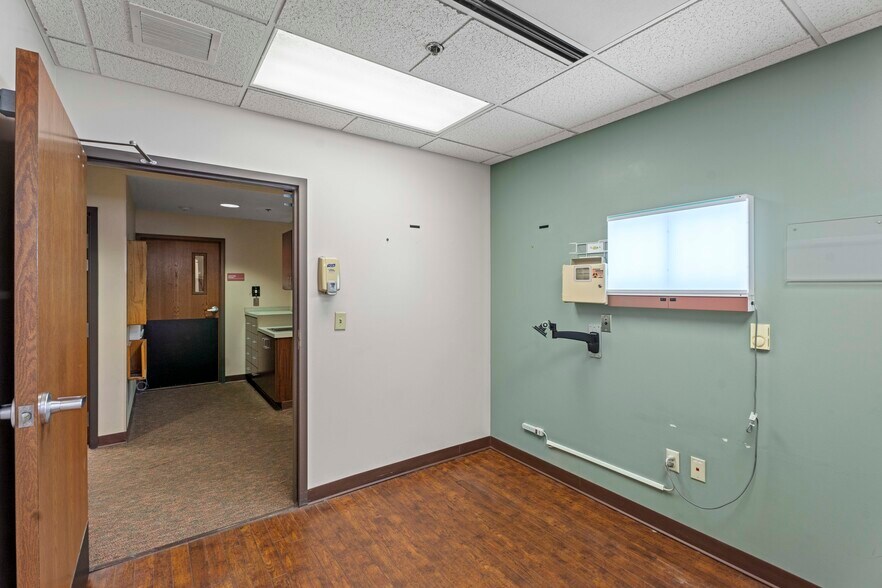 More Photos Of 2778 N Webb Rd, Wichita Medical For Sale