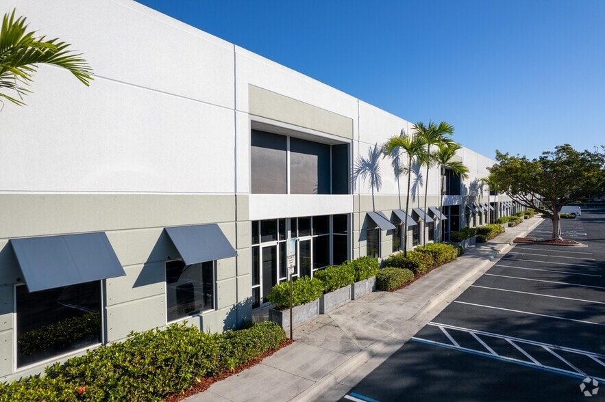 More Photos Of 730 S Powerline Rd, Deerfield Beach Unknown For Lease