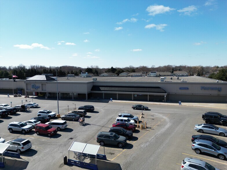 More Photos Of 41701-41941 Garfield Rd, Clinton Township Unknown For Lease