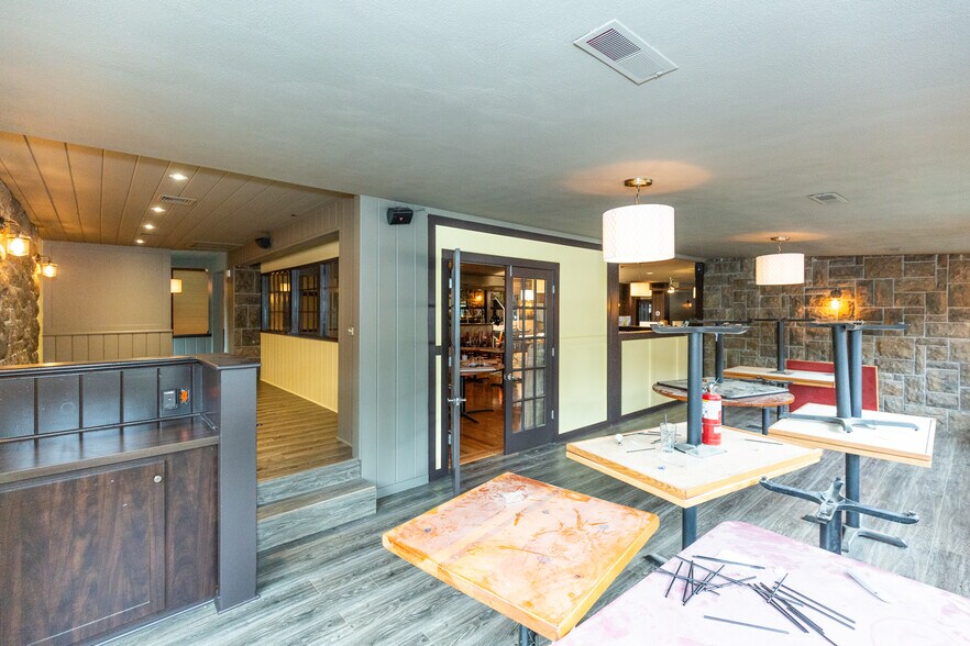 More Photos Of 332 Farnum Pike, Smithfield Restaurant For Sale