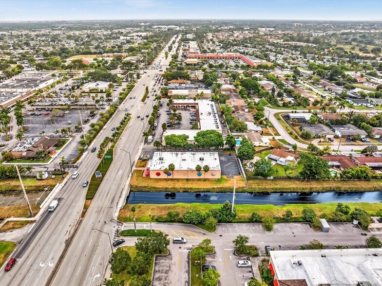 More Photos Of 2200 N University Dr, Sunrise Warehouse For Lease