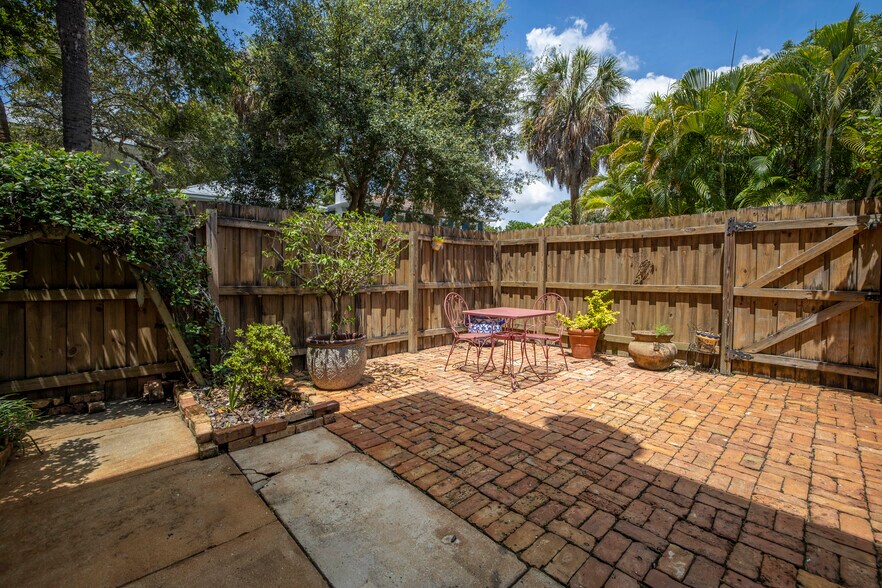 More Photos Of 555 5th Ave N, Saint Petersburg Office Residential For Lease