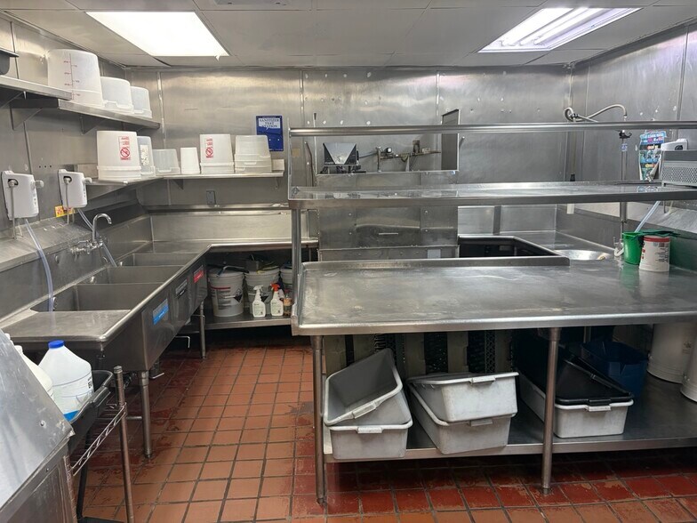 More Photos Of 1525 W Avenue K, Lancaster Restaurant For Lease