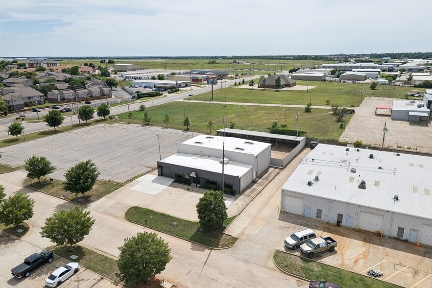 More Photos Of 7925 N Wilshire Ct, Oklahoma City Manufacturing For Sale