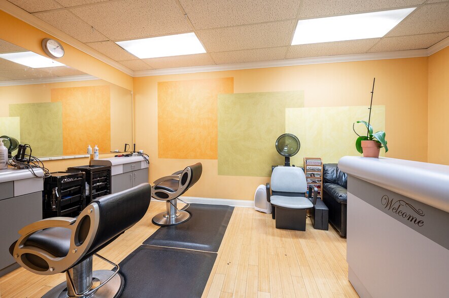 More Photos Of 246 Federal Rd, Brookfield Office For Sale