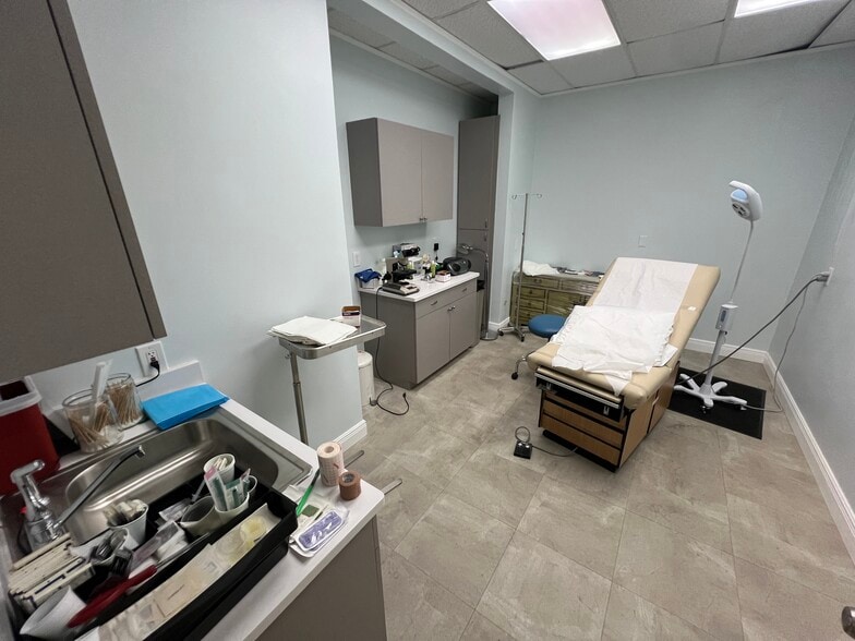 More Photos Of 3226-3230 W Kennedy Blvd, Tampa Storefront Retail Office For Sale