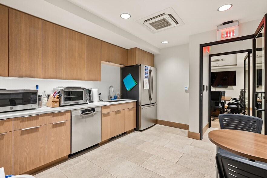 More Photos Of 122 W Main St, Aspen Office Residential For Sale