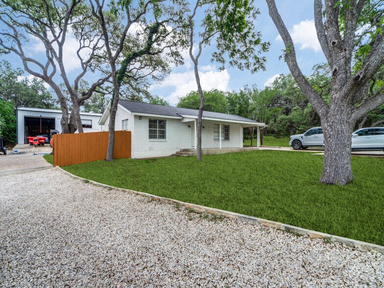 More Photos Of 8424 Indian Hills Ln, Boerne Light Distribution For Lease