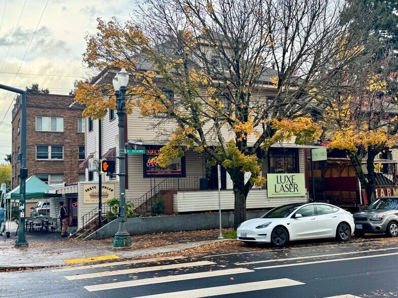 More Photos Of 1405 NE Broadway St, Portland Storefront Retail Office For Lease