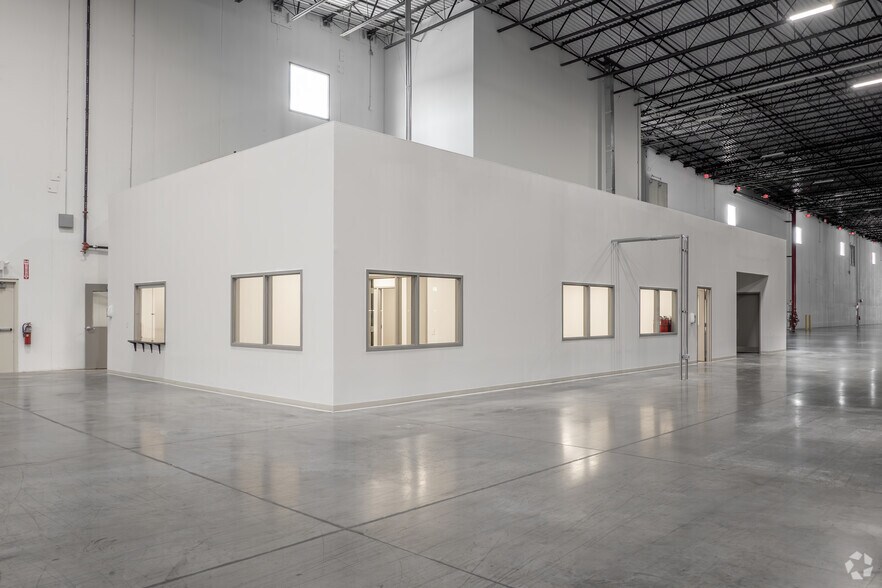 More Photos Of 198 Commercial Blvd, Blakeslee Warehouse For Lease