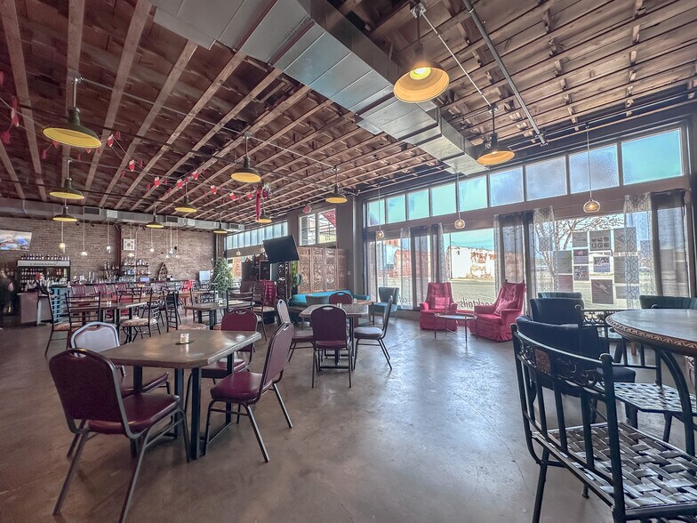 More Photos Of 215 E 2nd St, Bartlesville Auto Repair For Sale