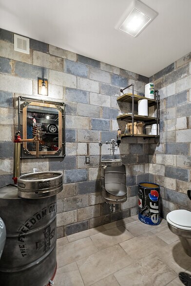 More Photos Of 148 Pit Ln, Pontiac Parking Garage For Sale