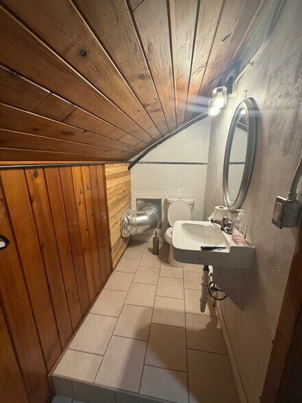 More Photos Of 4743 Northcote Ave, East Chicago Specialty For Sale