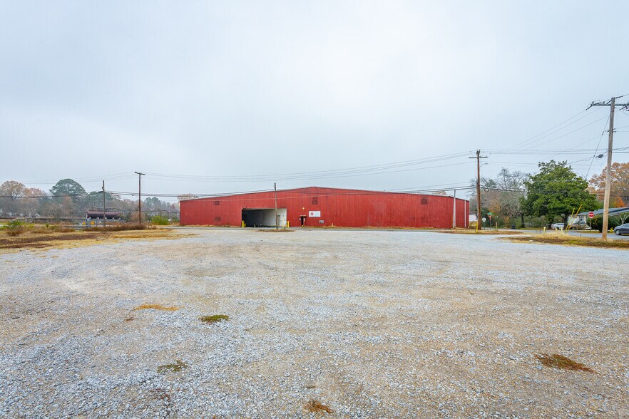 More Photos Of 302 W Cherokee St, LaFayette Warehouse For Sale