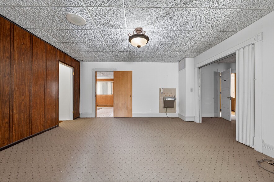 More Photos Of 209 N Main St, Belleville Medical For Sale