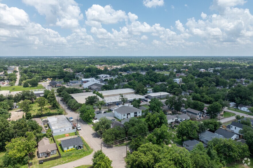 More Photos Of 6501 Goforth St, Houston Warehouse For Lease
