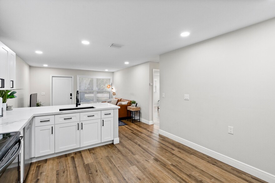 More Photos Of 2456 SW Hideaway Ln, Stuart Apartments For Sale