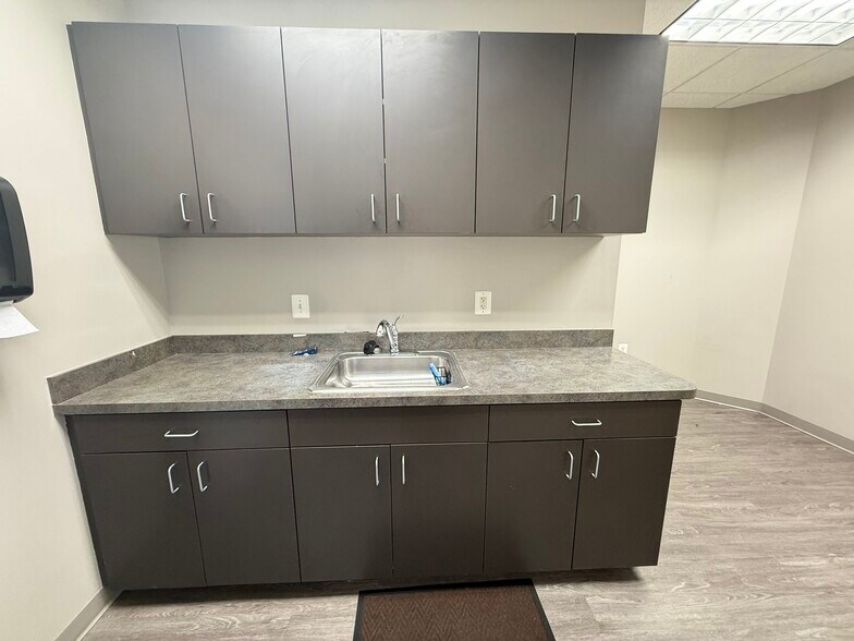 More Photos Of 12200 Tech Rd, Silver Spring Medical For Lease