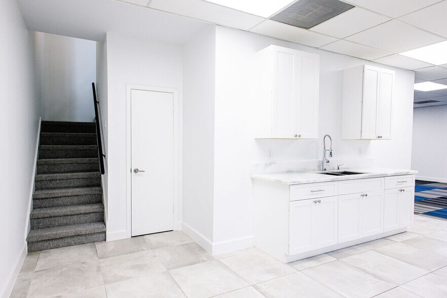 More Photos Of 8225 Westglen Dr, Houston Office For Sale